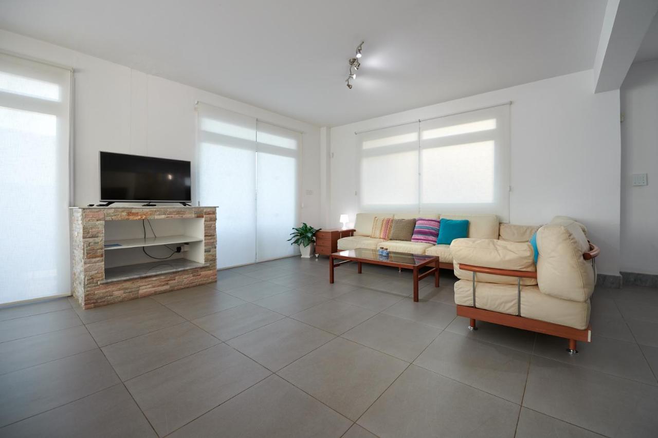 Beach Front Bella Vista By Ezoria Villas Протарас Екстериор снимка